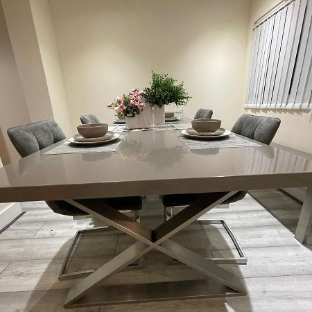 بلمستيد Big 3 Bedroom London House With 2 Bathroom المظهر الخارجي الصورة