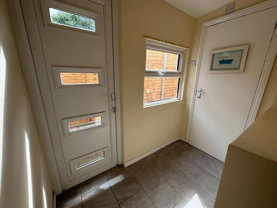 بلمستيد Big 3 Bedroom London House With 2 Bathroom المظهر الخارجي الصورة