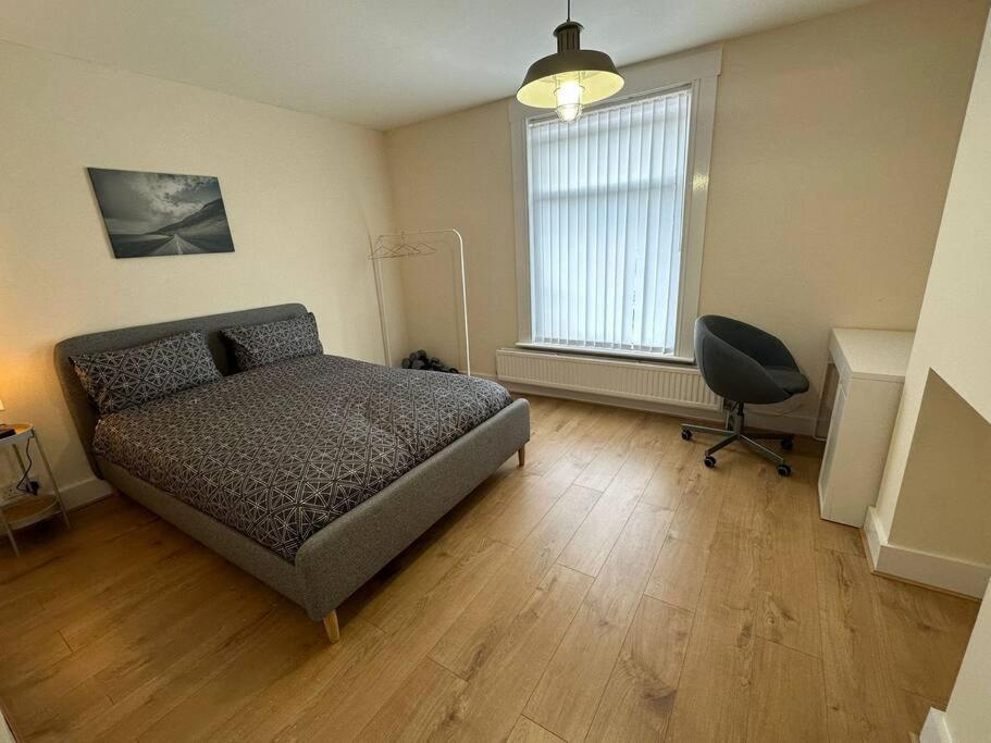 بلمستيد Big 3 Bedroom London House With 2 Bathroom المظهر الخارجي الصورة