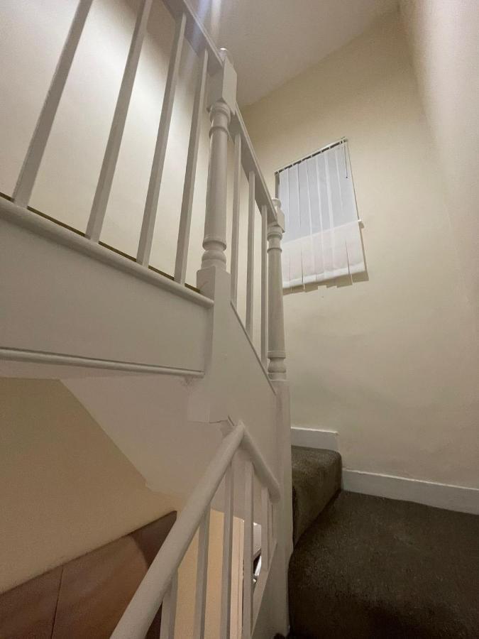 بلمستيد Big 3 Bedroom London House With 2 Bathroom المظهر الخارجي الصورة