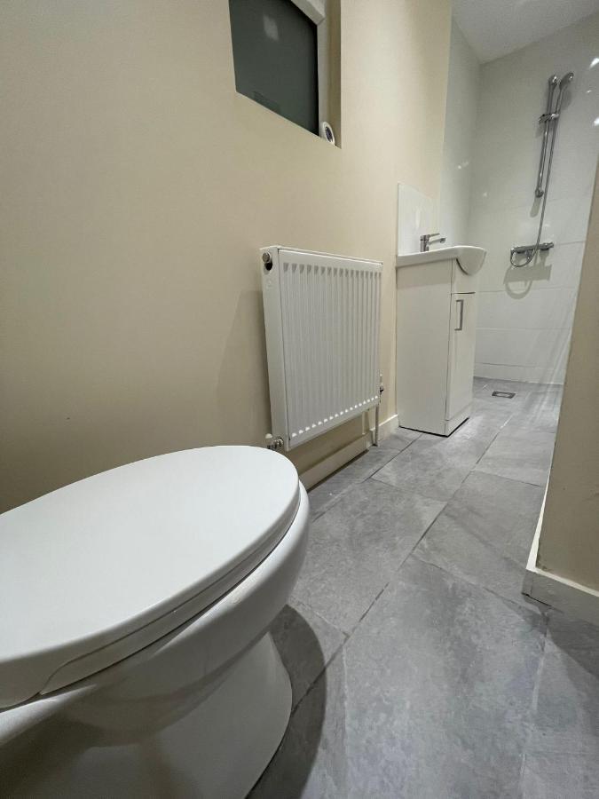 بلمستيد Big 3 Bedroom London House With 2 Bathroom المظهر الخارجي الصورة