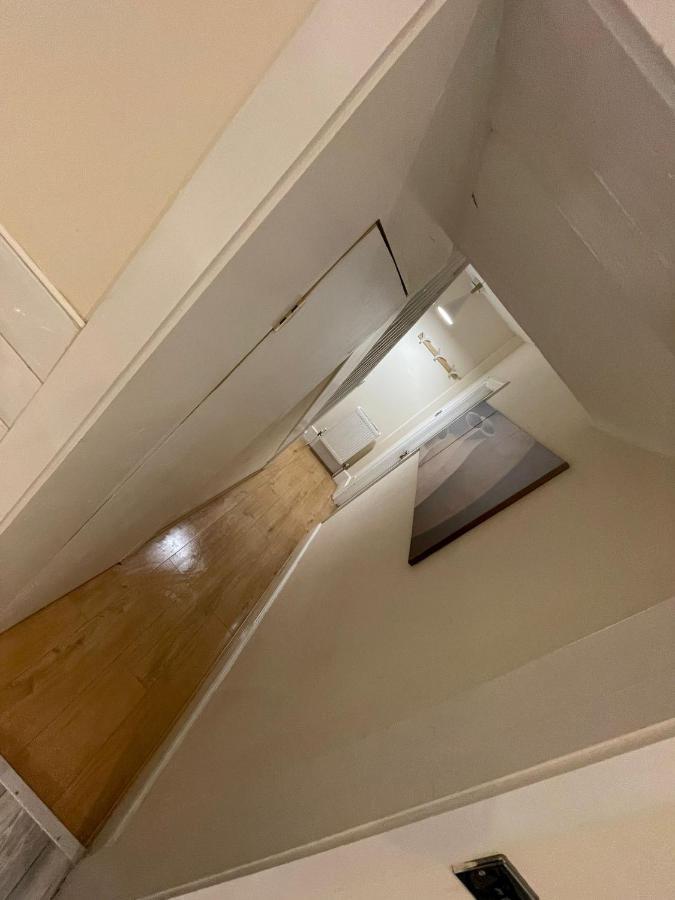بلمستيد Big 3 Bedroom London House With 2 Bathroom المظهر الخارجي الصورة