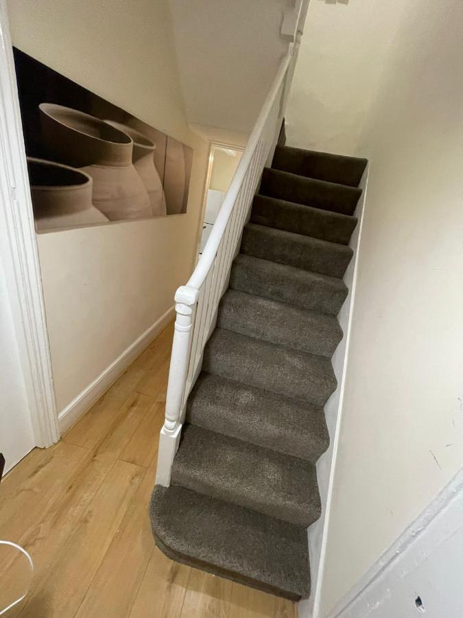 بلمستيد Big 3 Bedroom London House With 2 Bathroom المظهر الخارجي الصورة