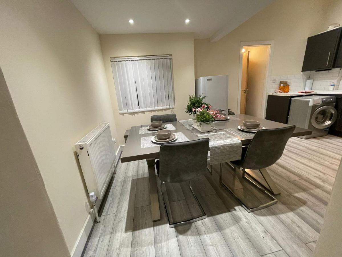 بلمستيد Big 3 Bedroom London House With 2 Bathroom المظهر الخارجي الصورة