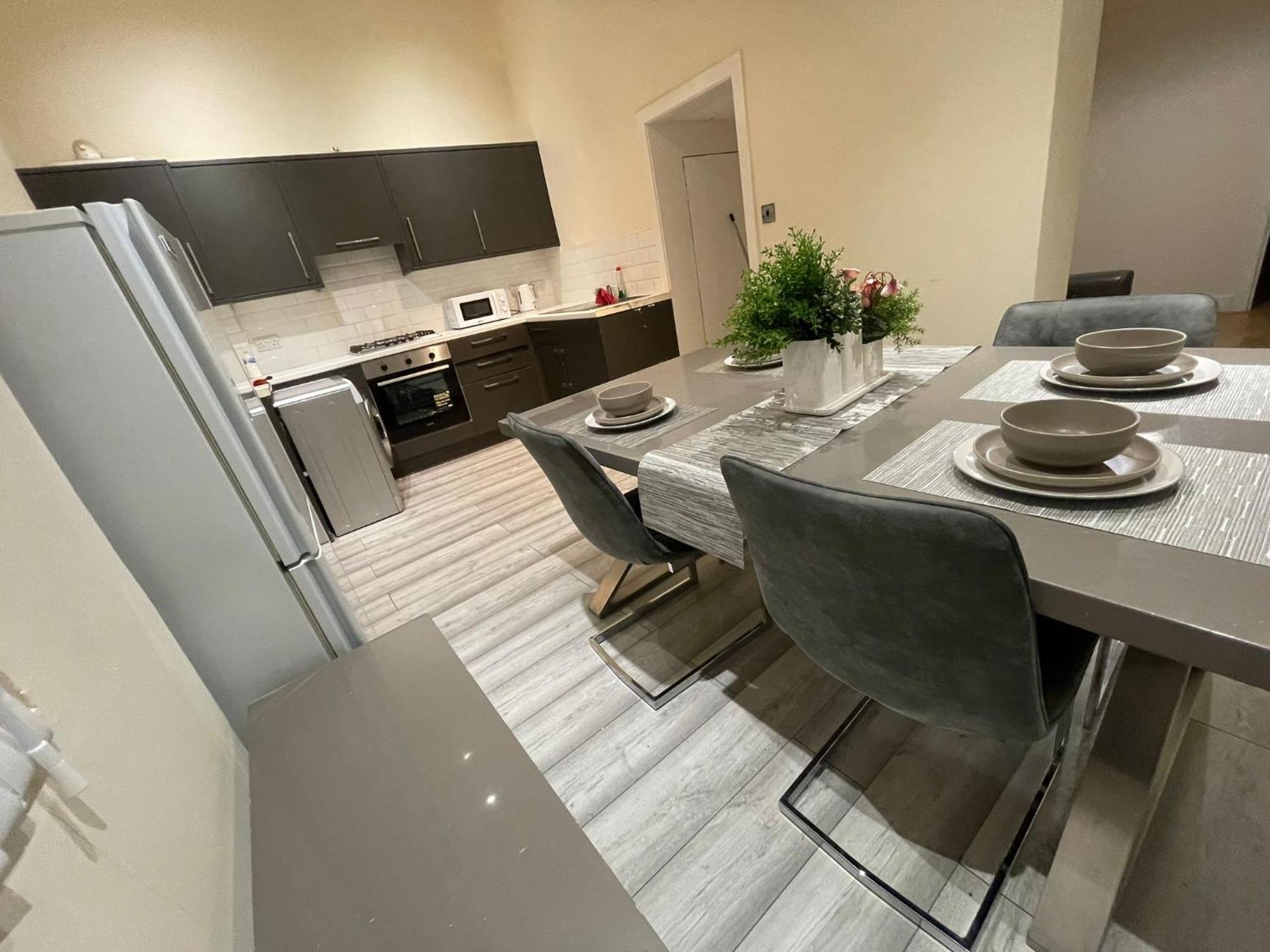 بلمستيد Big 3 Bedroom London House With 2 Bathroom المظهر الخارجي الصورة